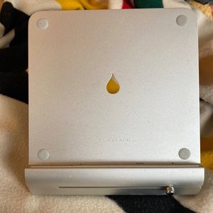Used Rain Design iLevel2 Anodized Aluminum Height Adjustable Stand for MacBook